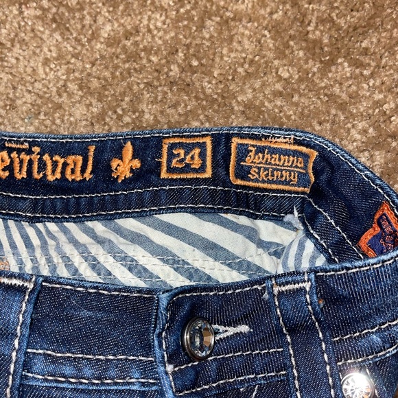 Women’s Rock Revival Jeans - Picture 3 of 5